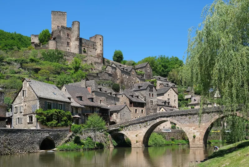Belcastel en Aveyron : le village sauvé par Pouillon