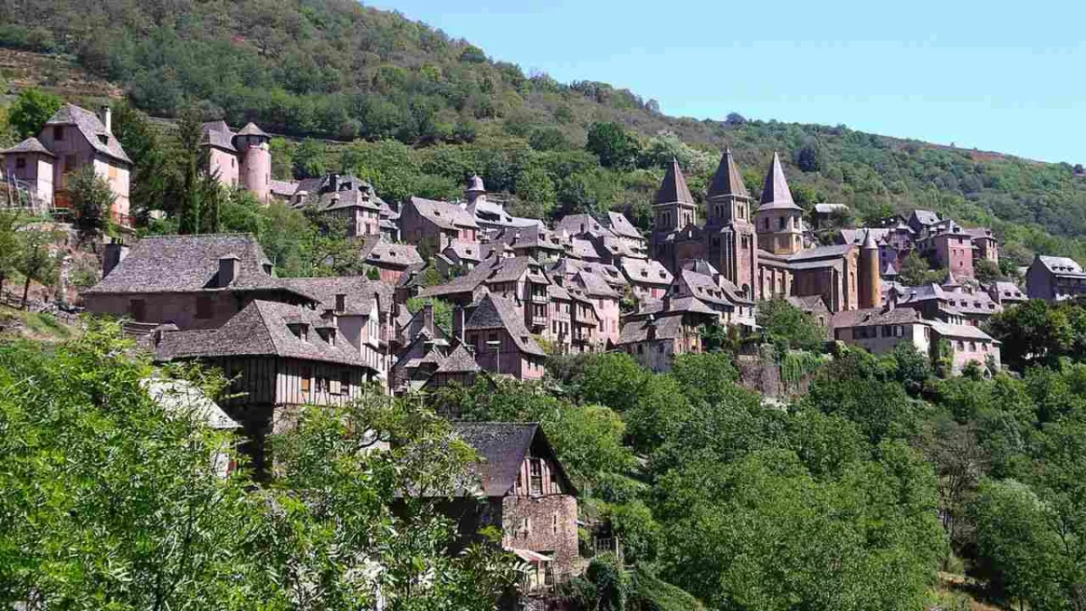Conques et son abbatiale Sainte-Foy, village médiéval en Aveyron