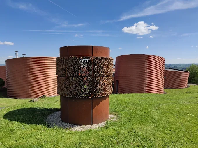 Le Don du Fel, céramique contemporaine et architecture audacieuse en Aveyron