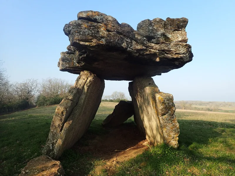 Dolmens et menhirs en Aveyron, un patrimoine préhistorique